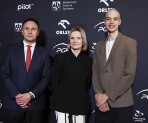 Władimir Semirunnij wsparł zrzutkę u Łatwoganga. Olimpijczyk zgolił włosy i przekazał medal na aukcję