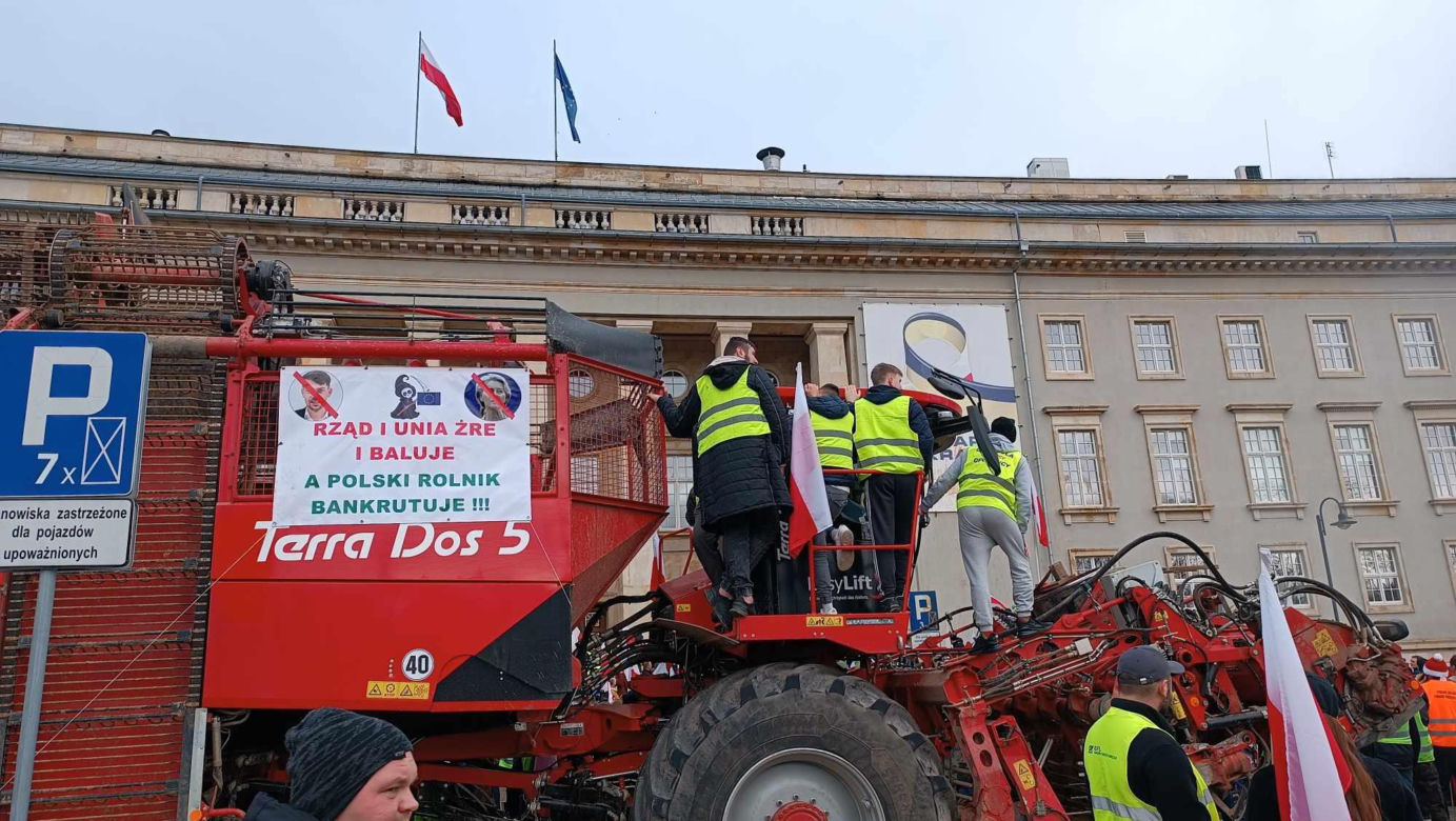  Hasła z protestu rolników we Wrocławiu. "Głód poczujesz, rolnika uszanujesz!"