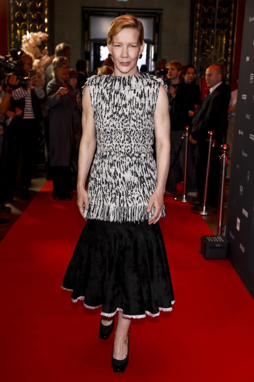 Ministra kultury zachwyciła elegancją na premierze filmu "Ojczyzna"