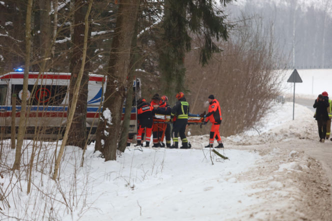 Poważny wypadek na Warmii i Mazurach. Lód paraliżuje region