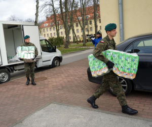 Żołnierze pomagają medykom ze szczecińskiego szpitala