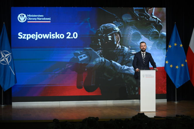 Szef MON Władysław Kosiniak-Kamysz podczas konferencji "Szpejowisko 2.0" w siedzibie Dowództwa Wojsk Obrony Terytorialnej w Zegrzu