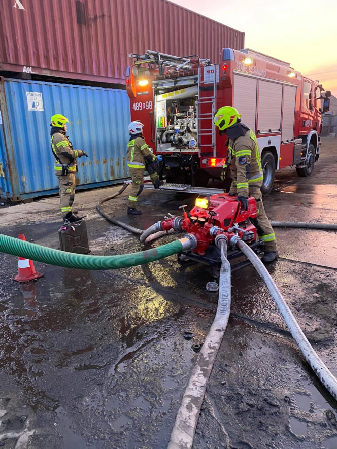 Kolejny pożar na terenie zakładu recyklingu w Przysiece Polskiej niedaleko Kościana