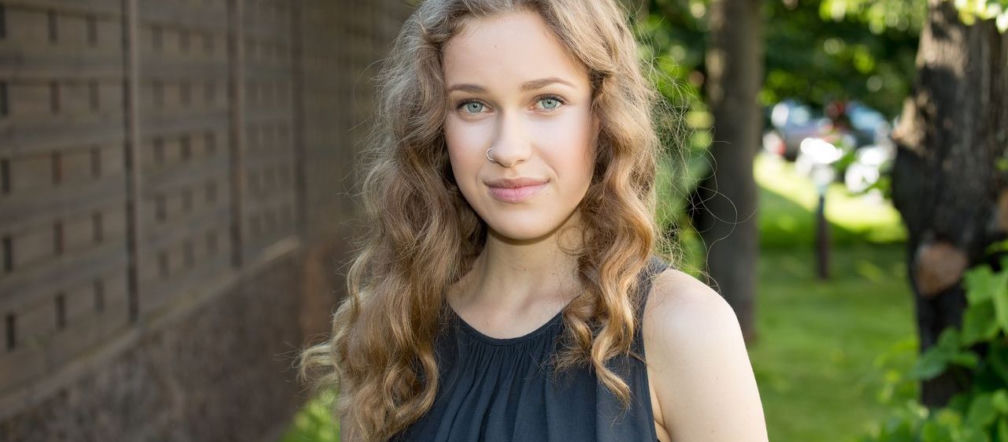 Barwy szczęścia, Angela (Helena Englert)