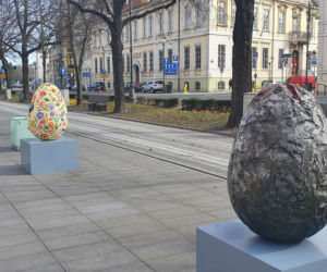 Gigantyczne pisanki w Alei Kwiatowej