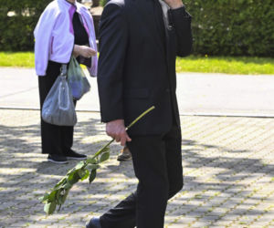 Pogrzeb Stanisławy Celińskiej. Tak się wystroiły gwiazdy. Karolak robił nawet zdjęcia telefonem! Wprowadzają nowy pogrzebowy savoir vivre?