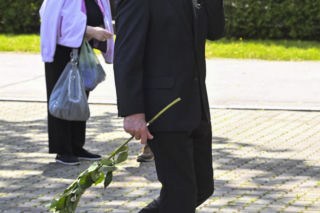Pogrzeb Stanisławy Celińskiej. Tak się wystroiły gwiazdy. Karolak robił nawet zdjęcia telefonem! Wprowadzają nowy pogrzebowy savoir vivre?