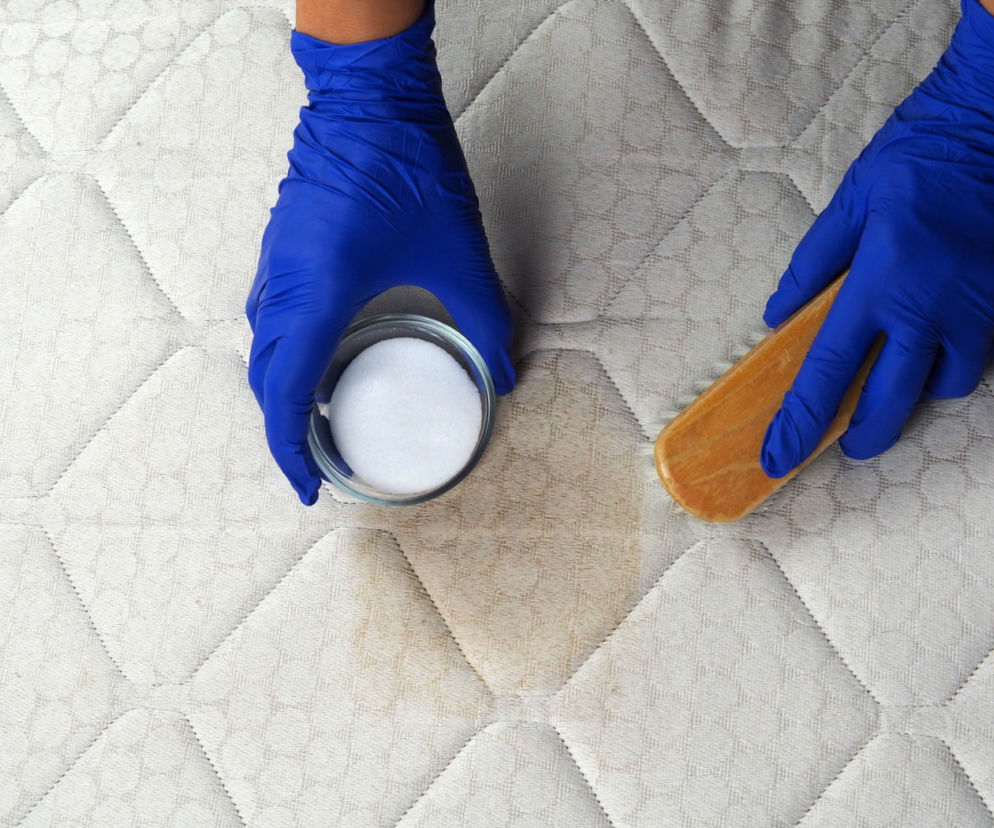 Sposób na pranie materaca w domu