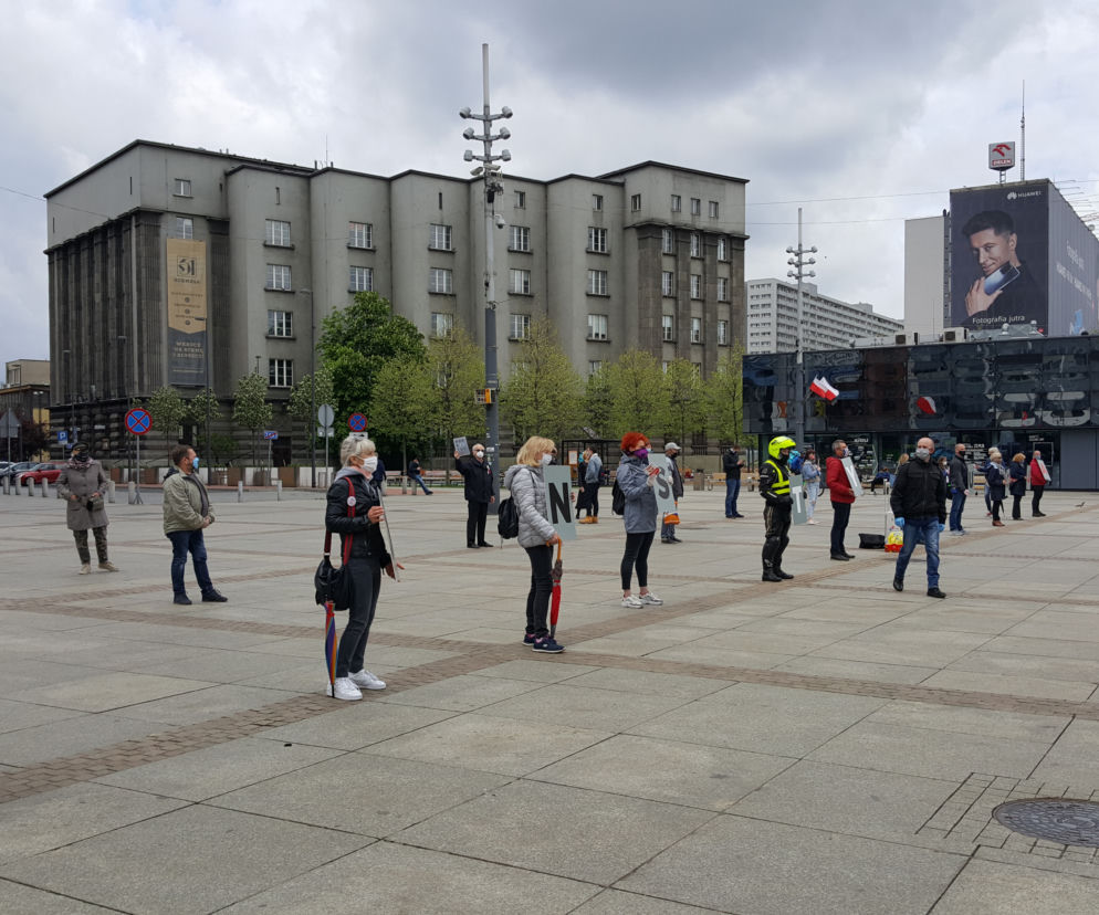 Protest przeciwko wyborom korespondencyjnym w Katowicach 