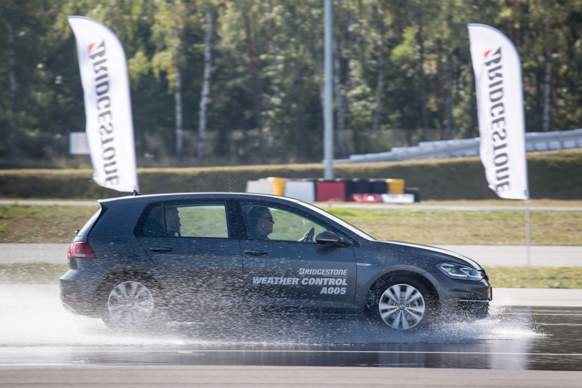 Bridgestone Weather Control A005 zaskoczyła mnie na torze