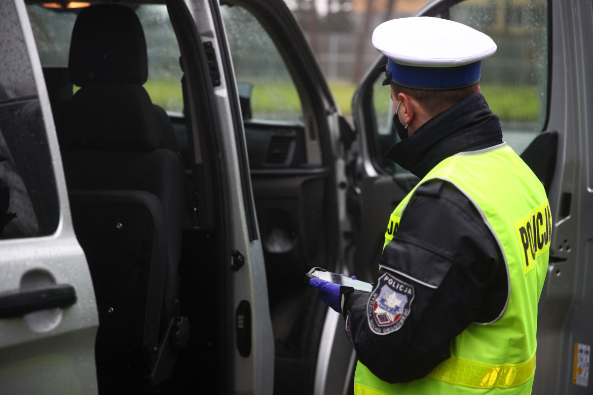 kontrola pojazdu mechanik policja patrol