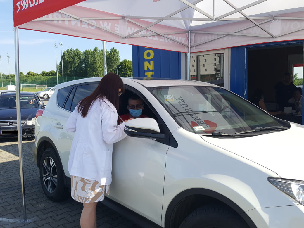 Punkt szczepień drive-thru w Siedlcach