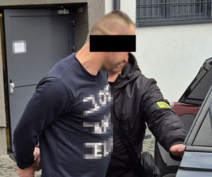 Agresywny 43-latek groził nożem sąsiadowi