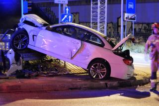 Dramatyczny wypadek na S8. BMW wylądowało na barierze