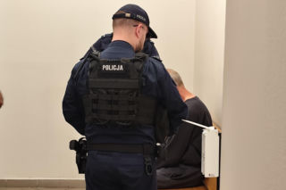 W skarpetce miał ukryty nóż. 60-latek chciał zabić byłą partnerkę