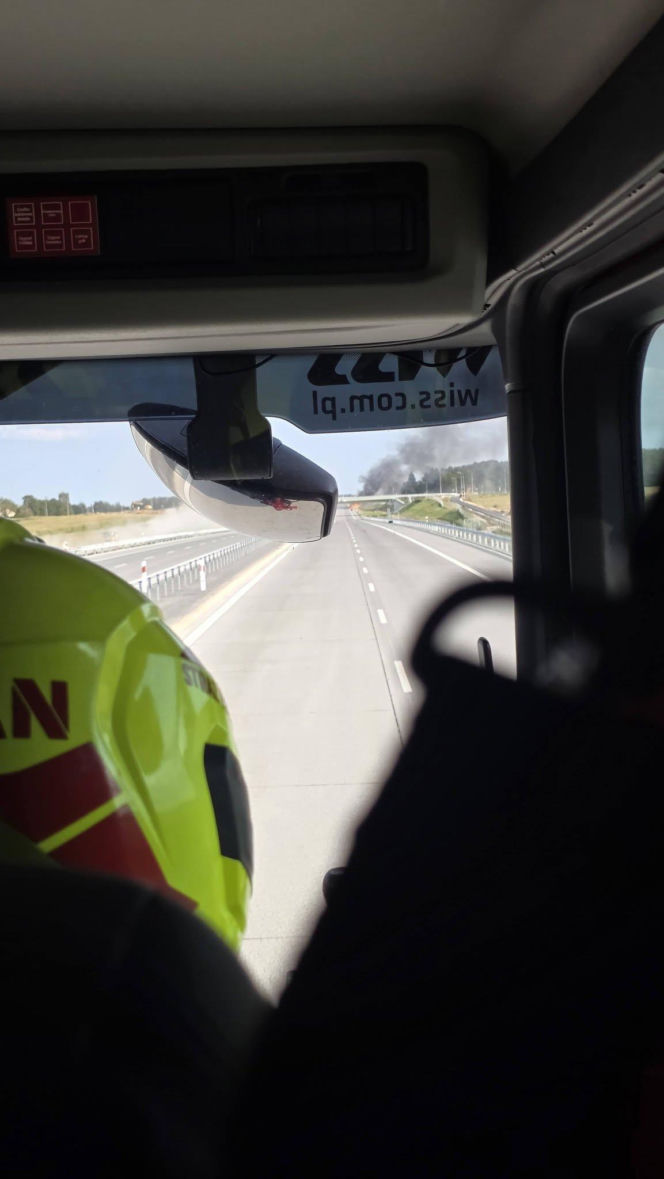 Pożar naczepy ciężarówki spowodował kilkugodzinne utrudnienia na autostradzie A2 w powiecie siedleckim