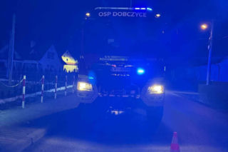 Dramatyczne sceny w Stadnikach. Kierowca busa reanimowany po wypadku