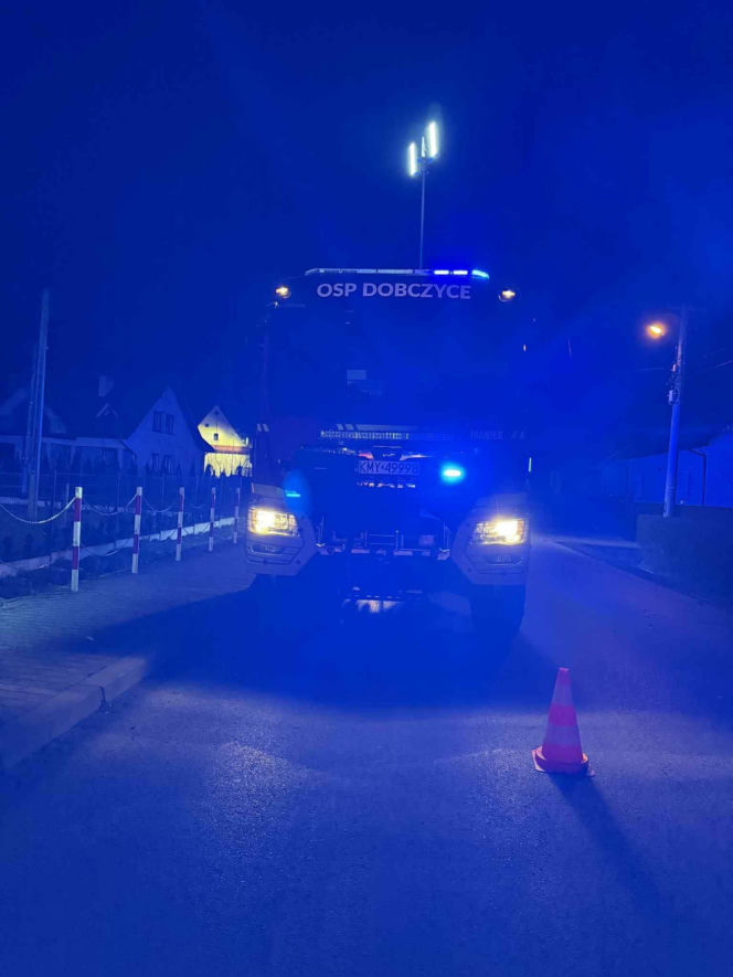 Dramatyczne sceny w Stadnikach. Kierowca busa reanimowany po wypadku