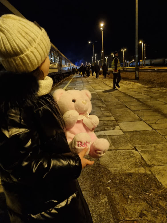 Trzy długie pociągi z uchodźcami w Świętokrzyskiem. Tysiące ludzi znalazło schronienie!