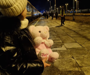 Trzy długie pociągi z uchodźcami w Świętokrzyskiem. Tysiące ludzi znalazło schronienie!
