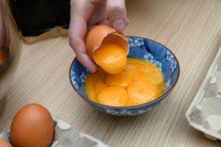 Co zrobić z żółtek po bezie? Te pomysły uratują każdy „nadmiar” z kuchni