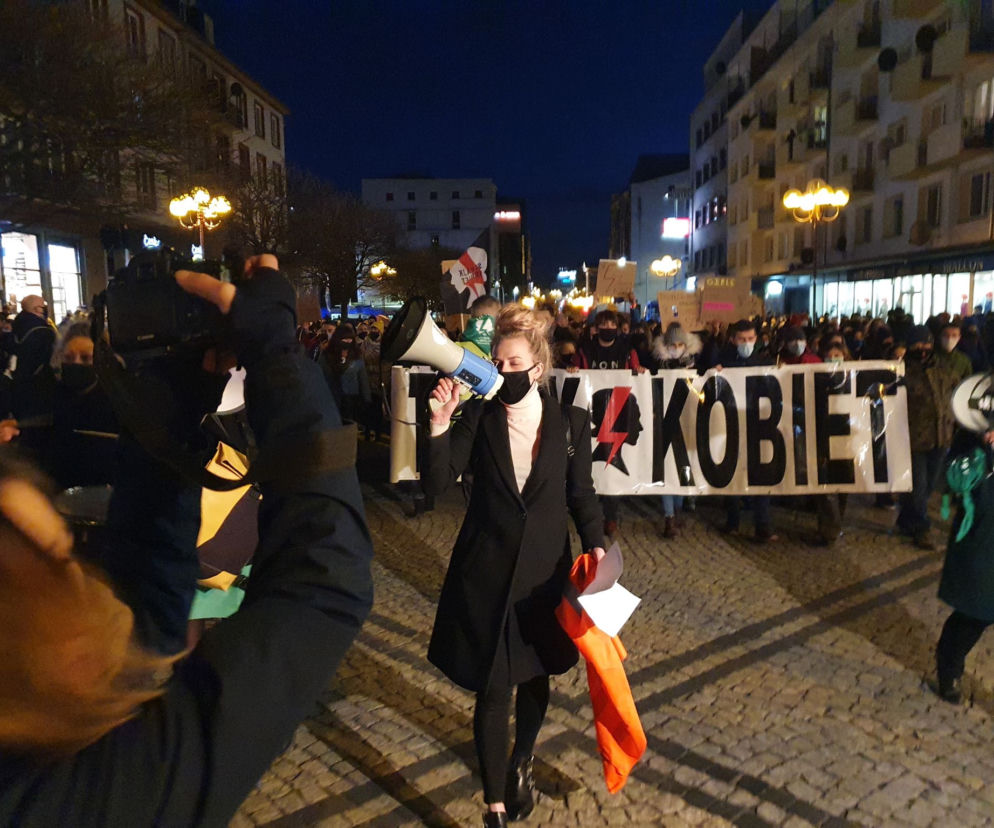 Policja użyła gazu! 8 marca Strajk Kobiet znowu pojawił się na ulicach Wrocławia