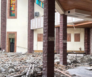Potężny pożar strawił kościół. Pokruszony beton w miejscu ołtarza, dziura w ścianie w miejscu tabernakulum