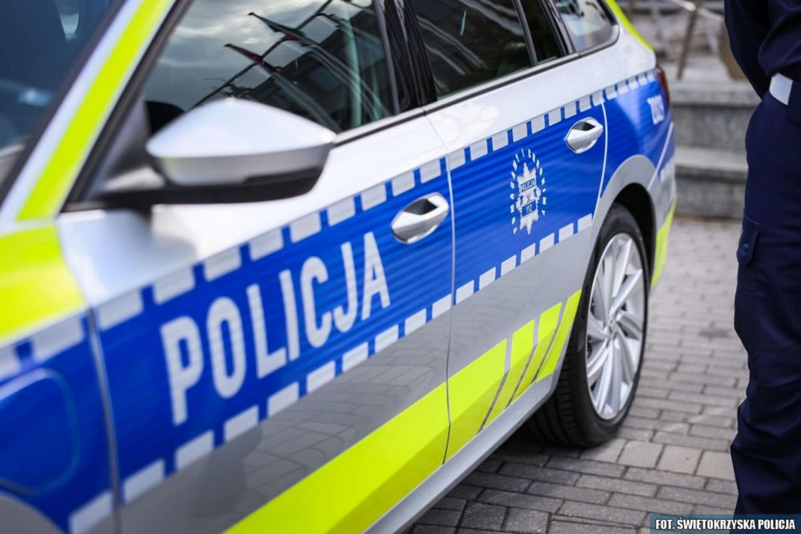 Policjanci jeżdżą odnowionymi radiowozami! Samochody aż się błyszczą! [ZDJĘCIA]