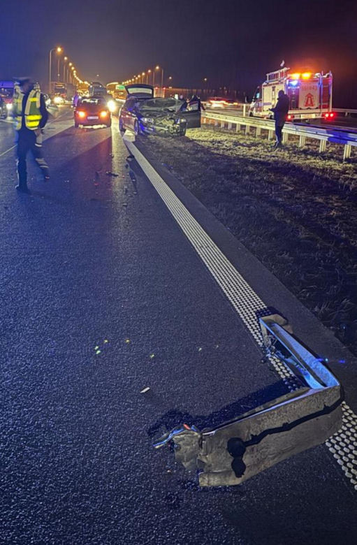 Niecodzienny wypadek na ekspresówce. Łódź blokowała drogę