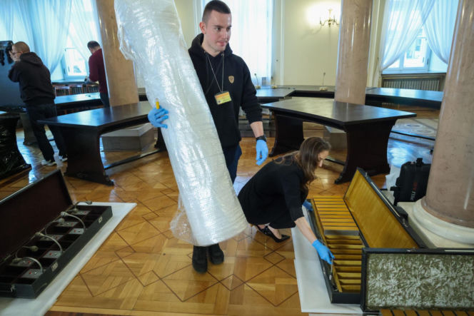 Demontaż okrągłego stołu w Pałacu Prezydenckim