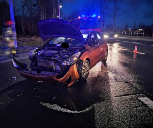 Groźny wypadek na ul. Nowotoruńskiej w Bydgoszczy. Jedna osoba trafiła do szpitala! [ZDJĘCIA]