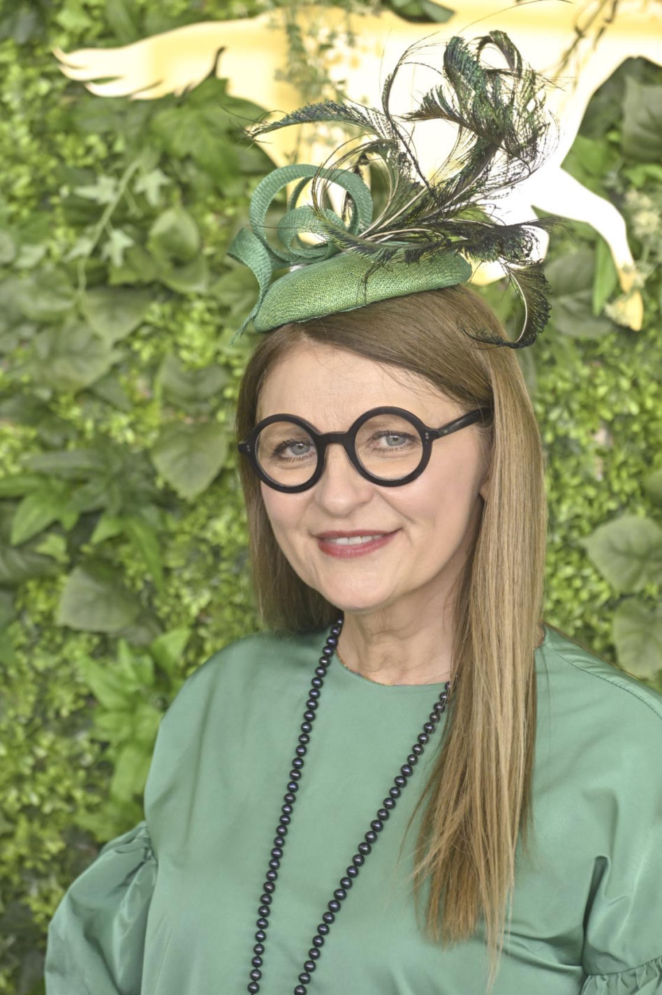 Weronika Rosati z rodzicami na Derbach w Warszawie. Na czerwonym dywanie pojawił się tłum gwiazd!