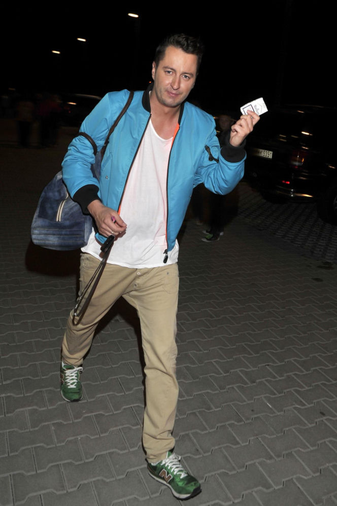 Tak na początku kariery wyglądał Piotr Kędzierski. Dziś trudno go rozpoznać na starych zdjęciach