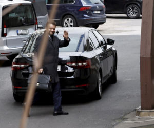 Politycy PiS zjeżdżają na Nowogrodzką