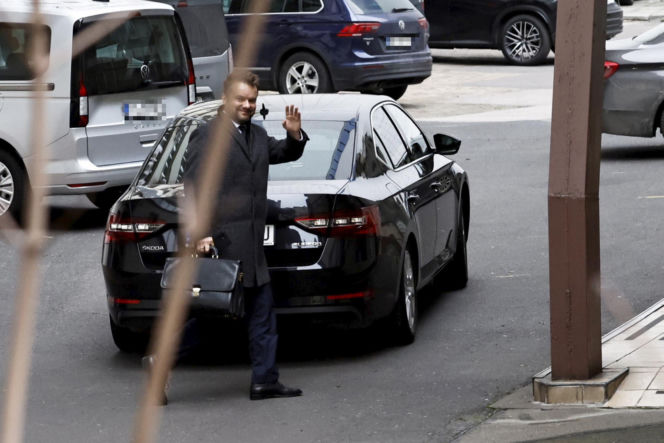 Politycy PiS zjeżdżają na Nowogrodzką