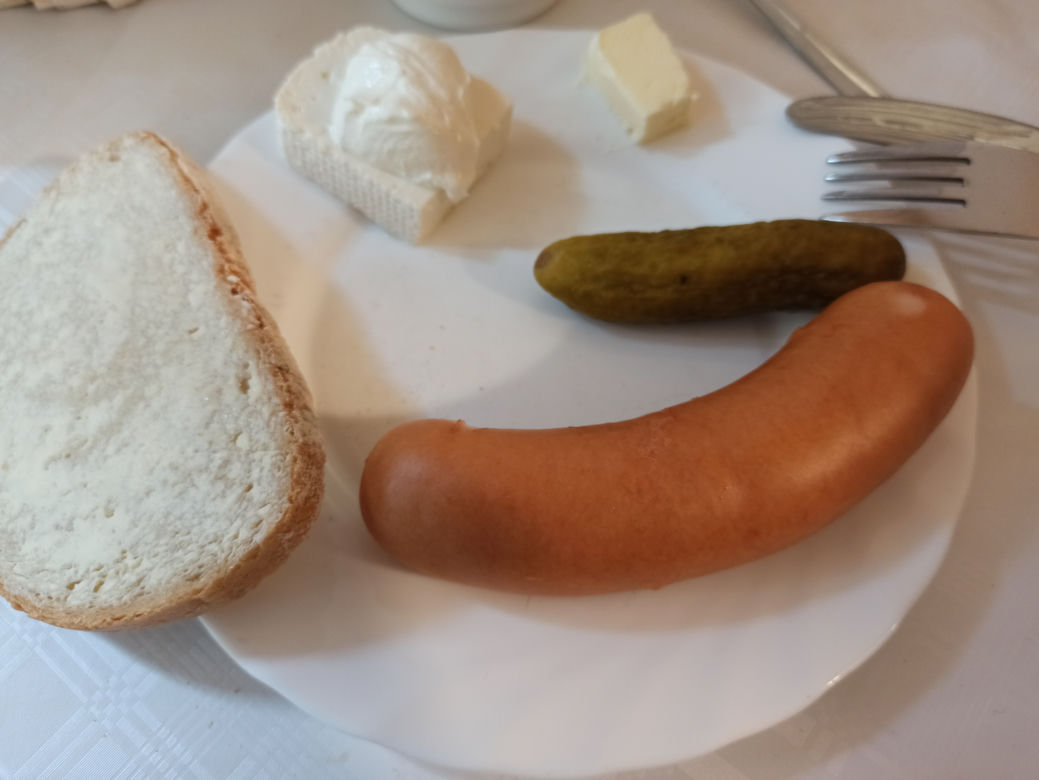 Posiłki w sanatorium. Tym nas karmią na śniadanie, obiad i kolację