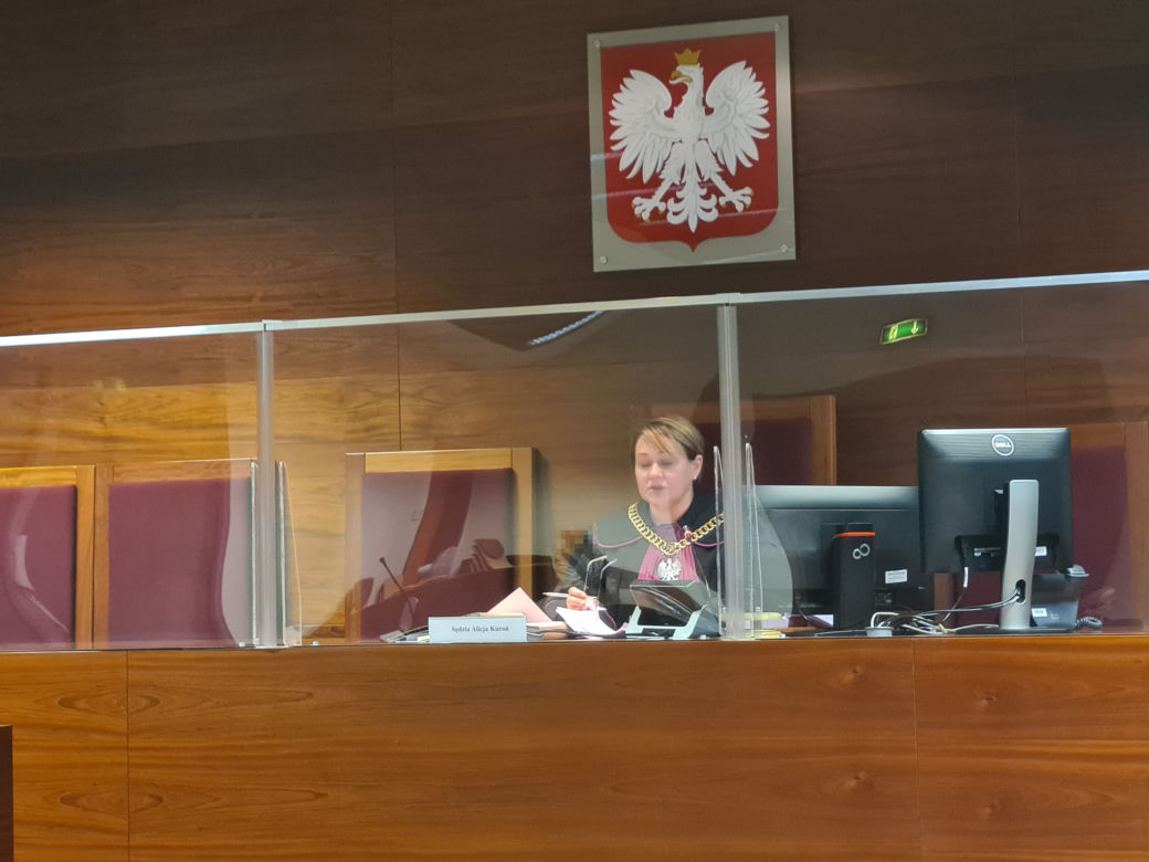 Policjant robił w hipermarkecie zdjęcia miejsc intymnych kobiecie. Zapadł wyrok