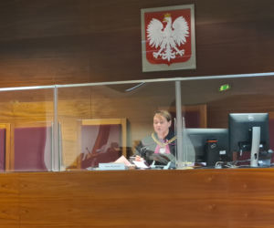 Policjant robił w hipermarkecie zdjęcia miejsc intymnych kobiecie. Zapadł wyrok