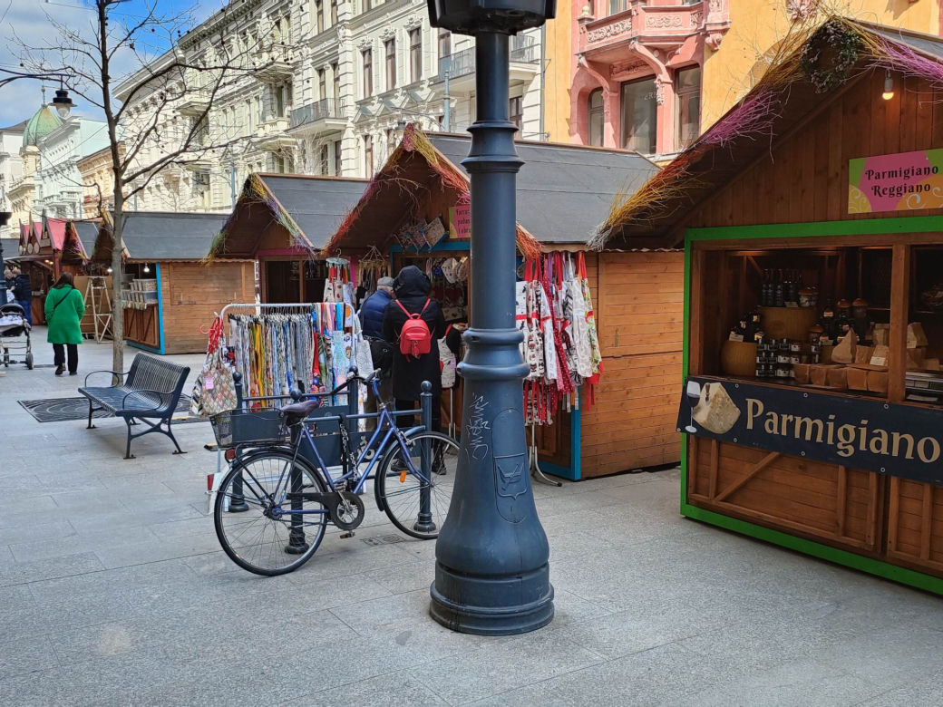 Jak wygląda łódzki jarmark Wielkanocny? Co twierdzą kupujący i sprzedawcy? [ZDJĘCIA]