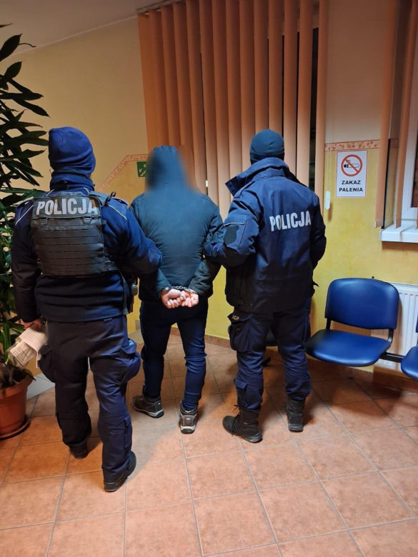 Pijany kierowca staranował matkę z dzieckiem i uciekł! Dramat w Czersku