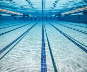 Chwile grozy na basenie. 45-latek stracił przytomność