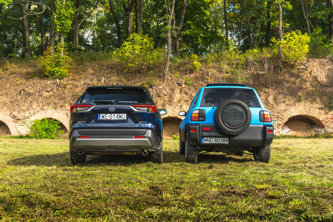 Toyota RAV4 mk. I & Toyota RAV4 mk. V