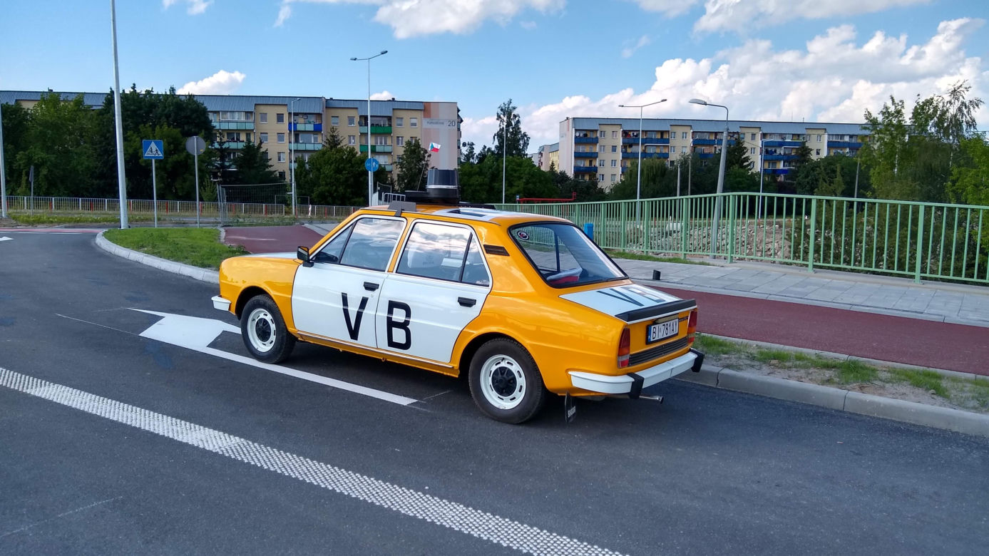 Białystok. Czeska milicja na ulicach miasta. To Skoda 120 L