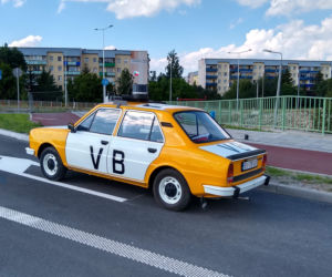 Białystok. Czeska milicja na ulicach miasta. To Skoda 120 L
