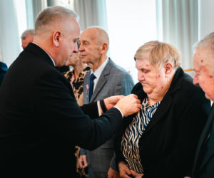 Złoty Gody par małżeńskich w Siedlcach - wręczenie pamiątkowych medali