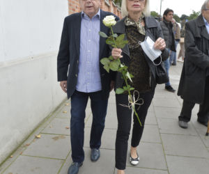 Przyjaciele żegnają Wiesława Gołasa. Płacz ukochanej żony