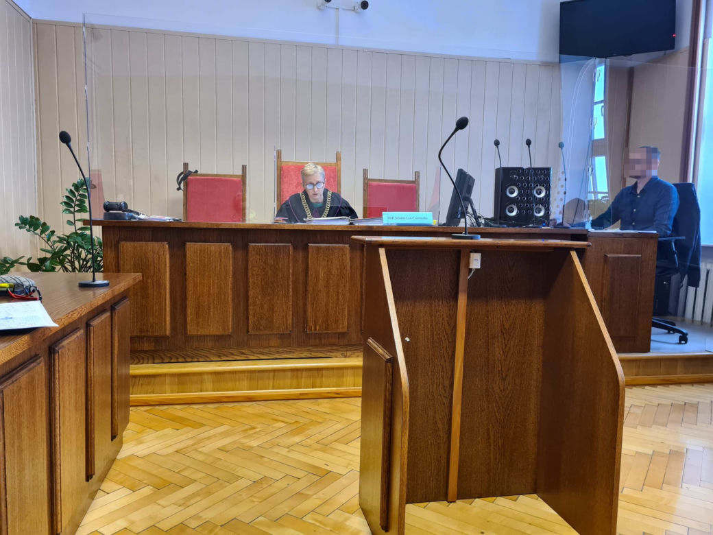 Prawie 50 lat kłótni o 3 metry działki. W ruch poszła siekiera. Kazimiera W. usłyszała wyrok [GALERIA]	