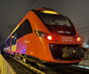 Makabra w Ursusie. Mężczyzna rozjechany przez pociąg 