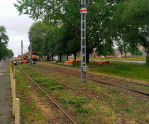 Piwnice przedwojennych kamienic pod torowiskiem tramwajowym w Szczecinie