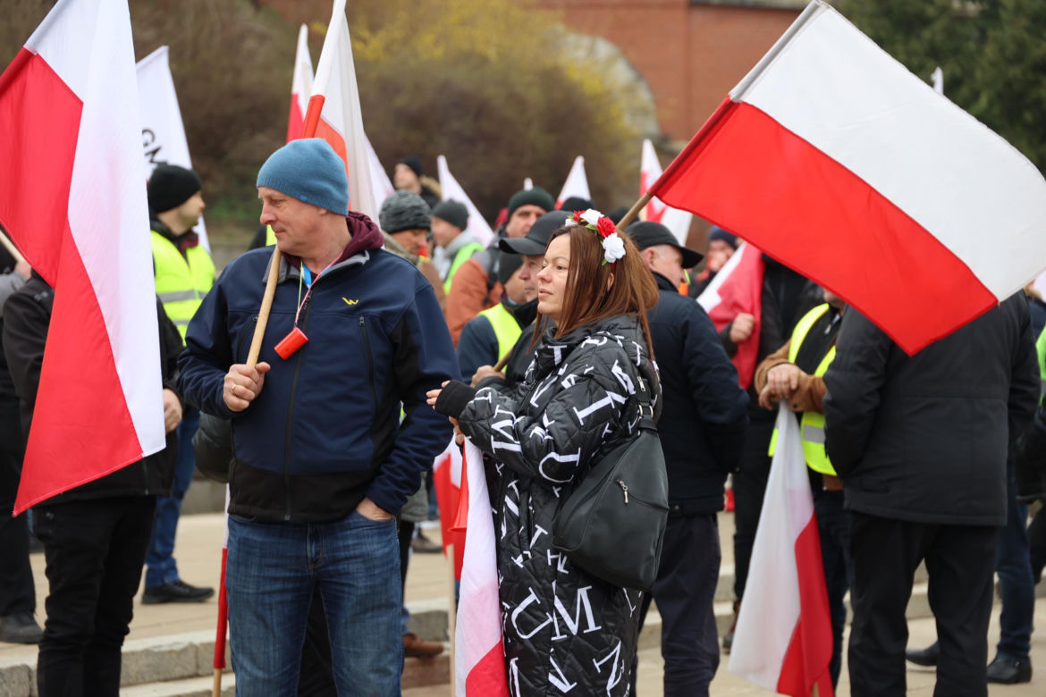 Protest rolników 20 marca w Lublinie. Przeszli ulicami miasta pod LUW